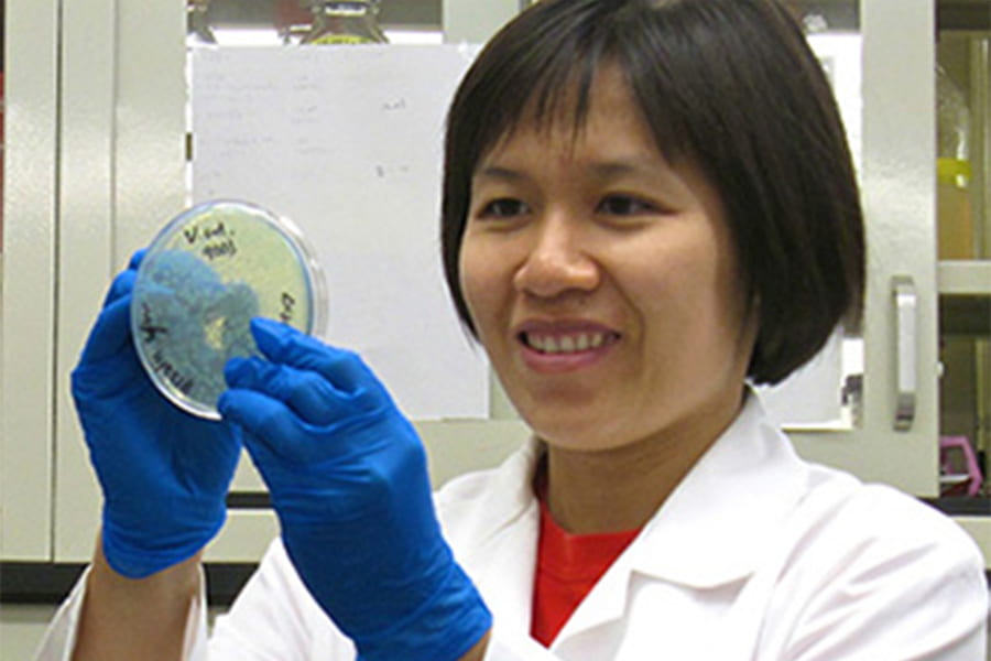 Postdoc Hanh Lam awarded prestigious NIH grant
